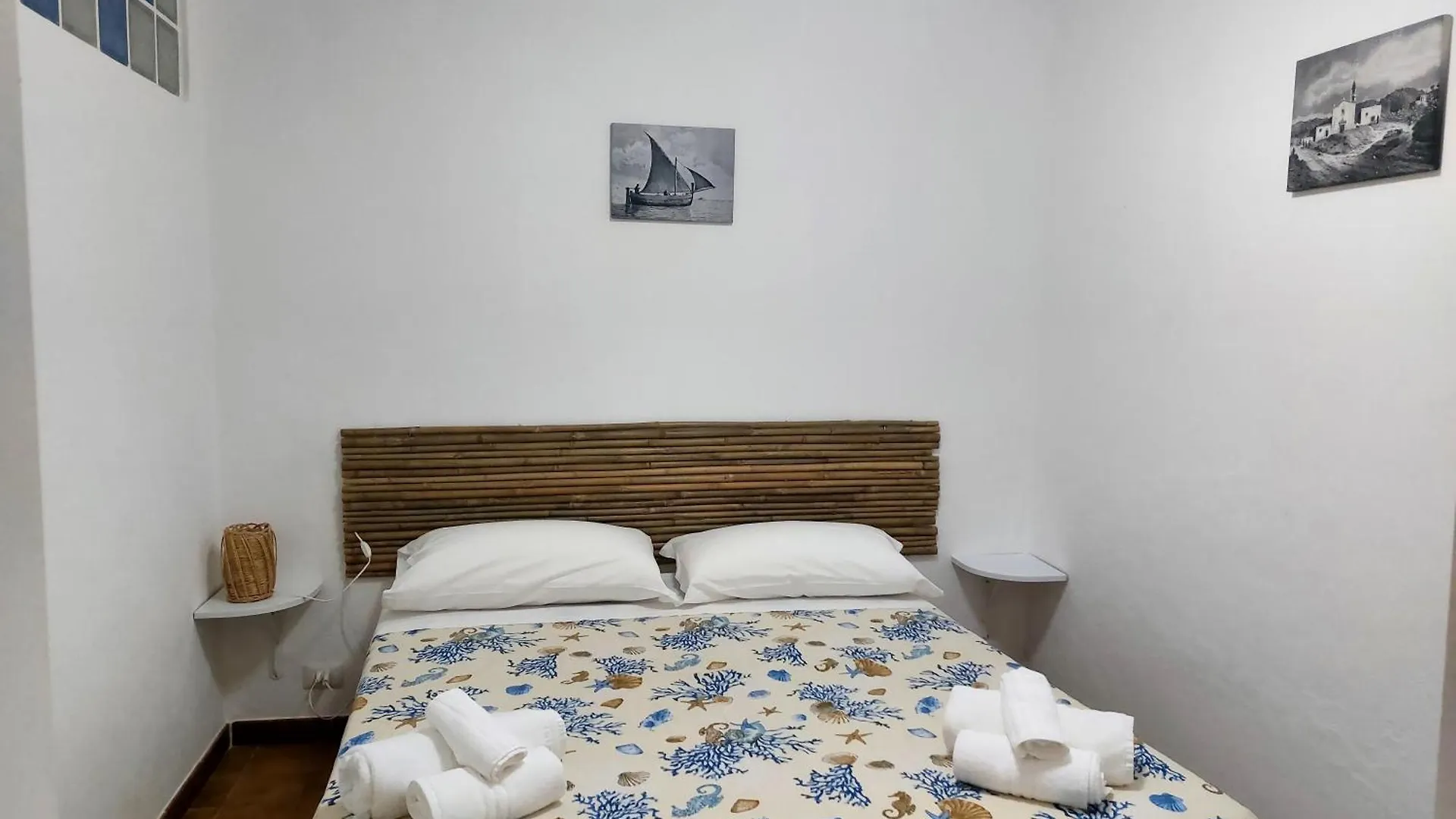 Bed and Breakfast Casa Tra Cielo E Mare Città di Lipari 0*,  Italia